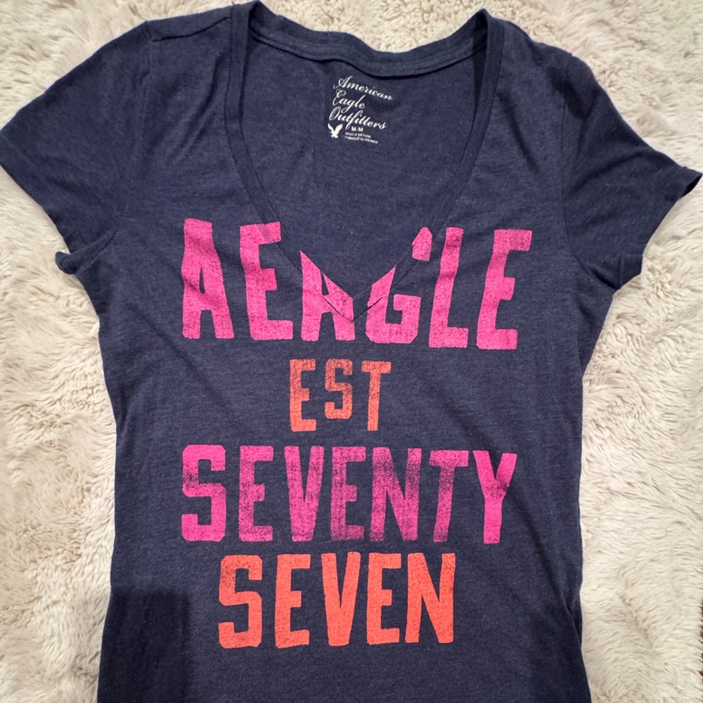 Y2K V-neck graphic Tee